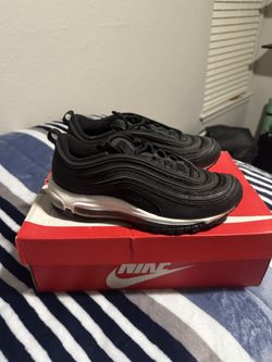 Women’s Nike Air Max Size 8.5