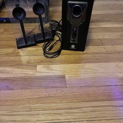 monitor and speakers 