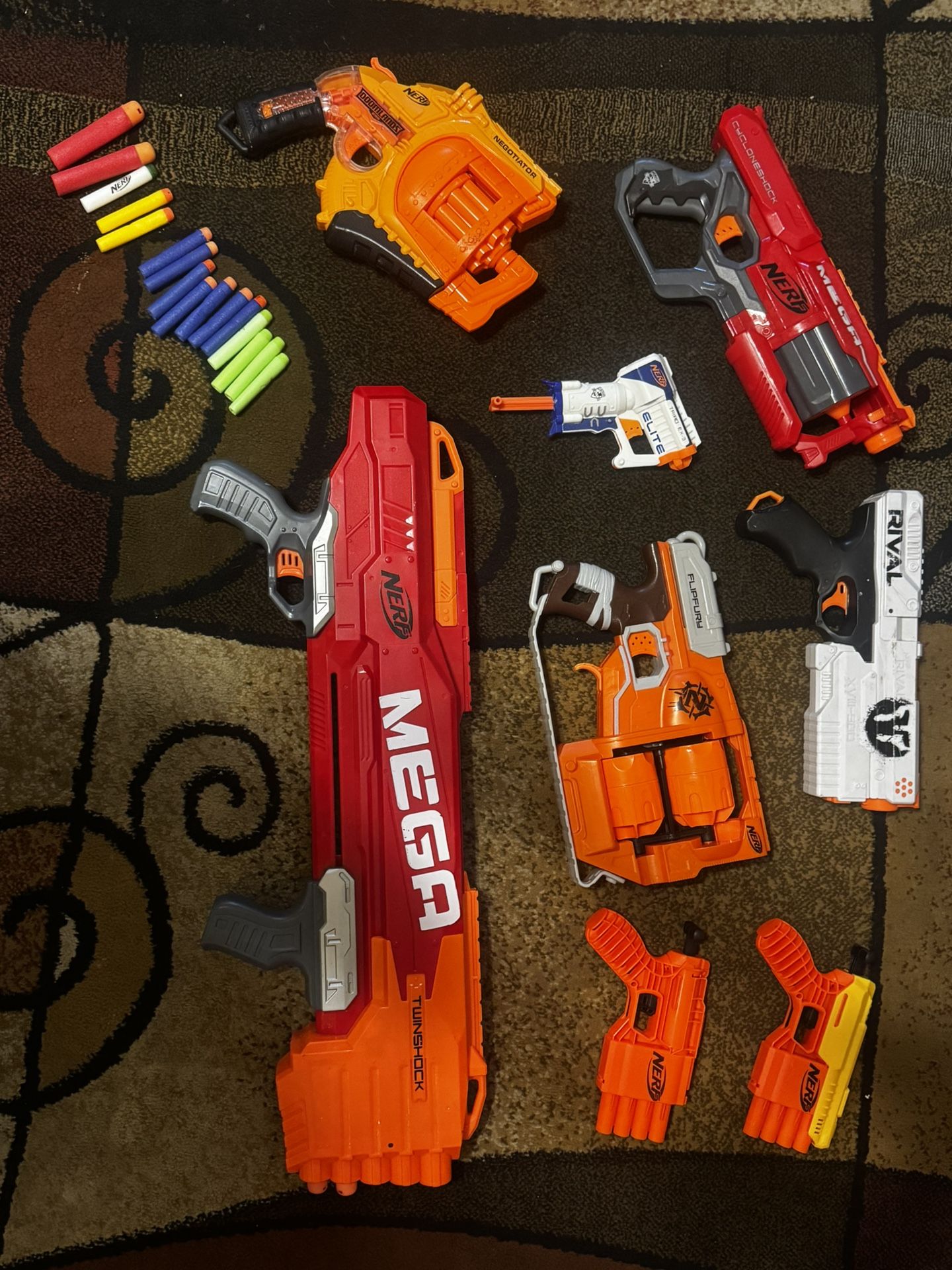 8 Nerf Guns W/19 Soft darts. 