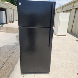 G/E Black Refrigerator 
