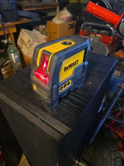 Dewalt Cross line and plumb lazer level