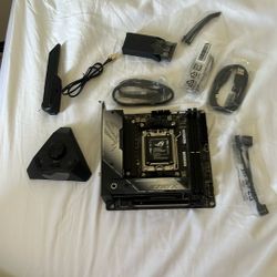 ROG STRIX X670E-I Gaming Wifi 