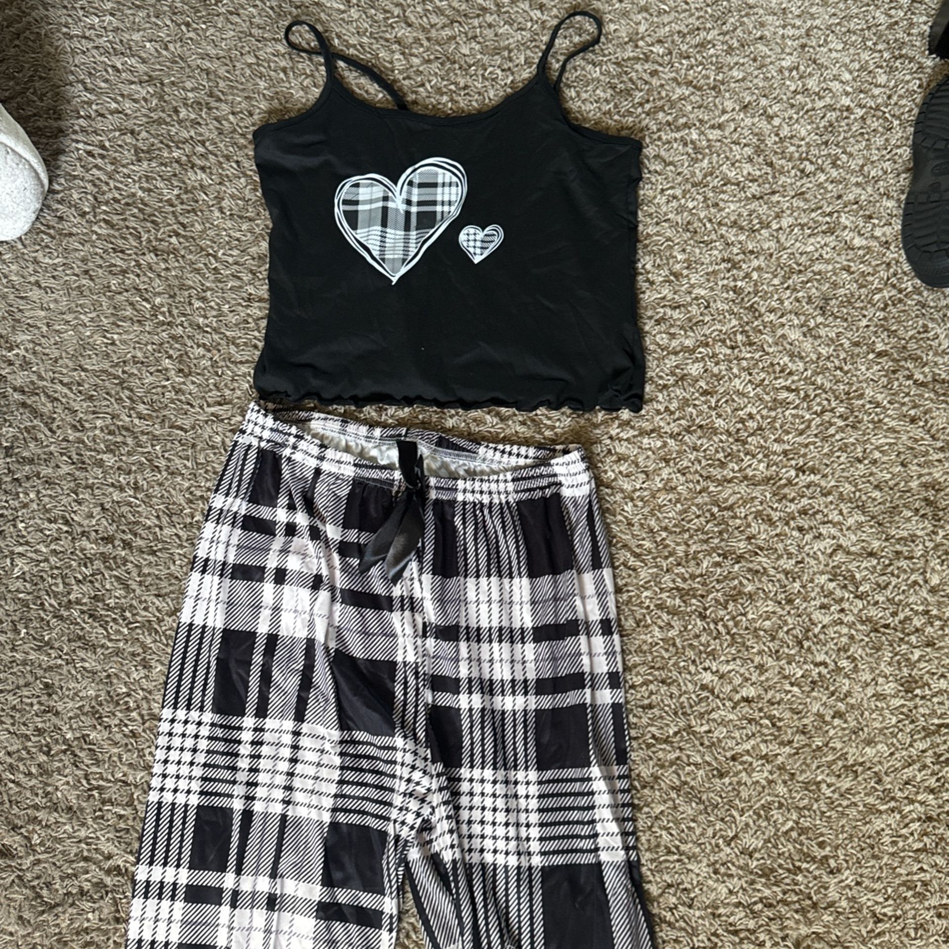 Brand new black-and-white plaid heart pajama set