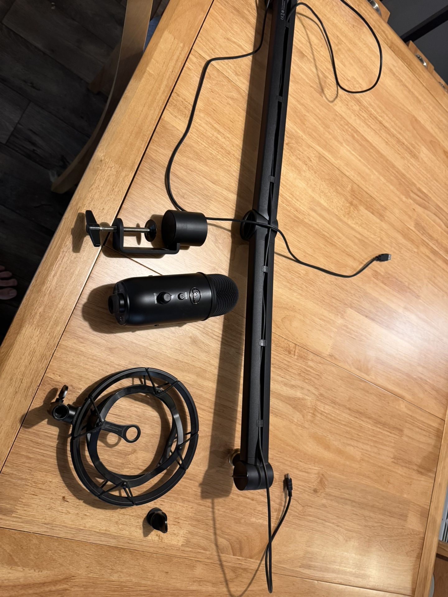 Blue Yeti Usb Mic And Blue Desk Arm Stand with Shock Mount