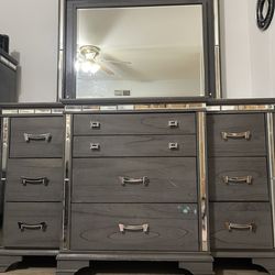 5 Pieces Queen Bedroom Set