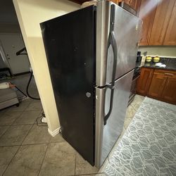 FREE Refrigerator for Parts – Must pick up ASAP