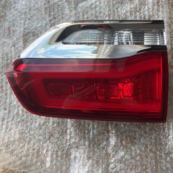 Driver Side Red Clear Lens Rear Bumper Tail Light Assembly Halogen Bulb Rear Reflector Light Lamp, 2014-2019 Compatible with Jeep Grand Cheroke Left 