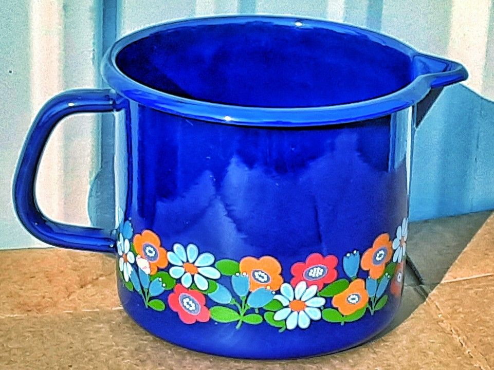 1970s MCM German enamelware cooking pitcher pot for sauces and gravies MINT !  5" H x 6" D.  