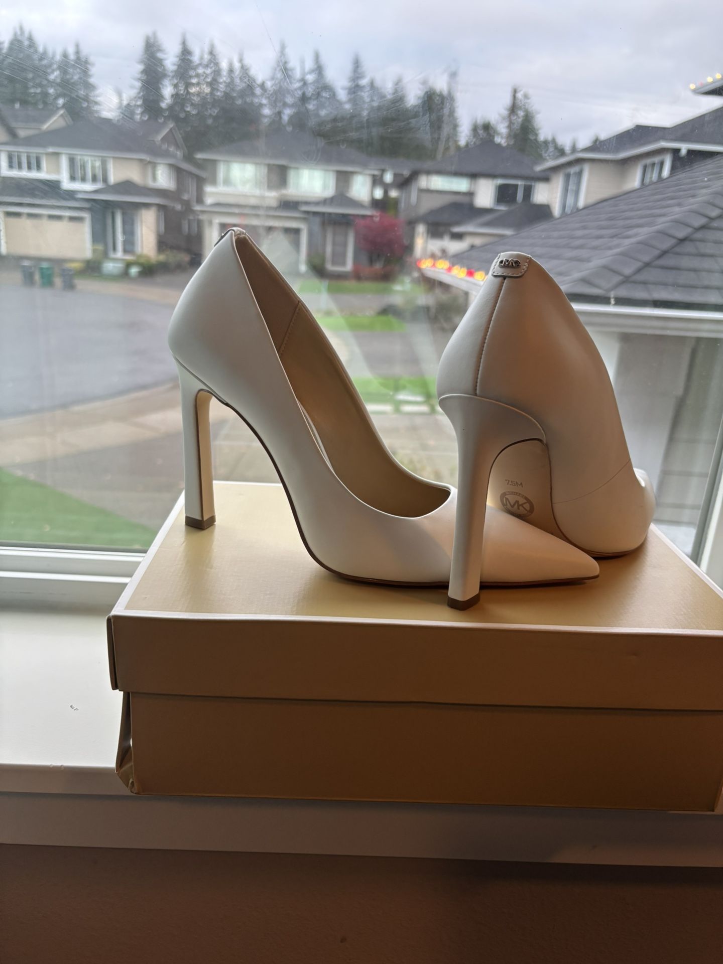 Michael Kors Amara Pumps