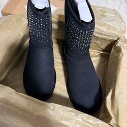 Classic short Ugg with Crystal (Size 8)