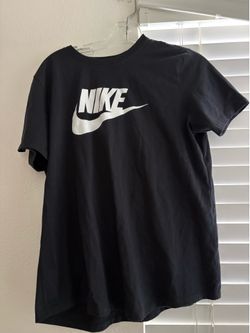Nike Tee and Levi’s Shorts Set