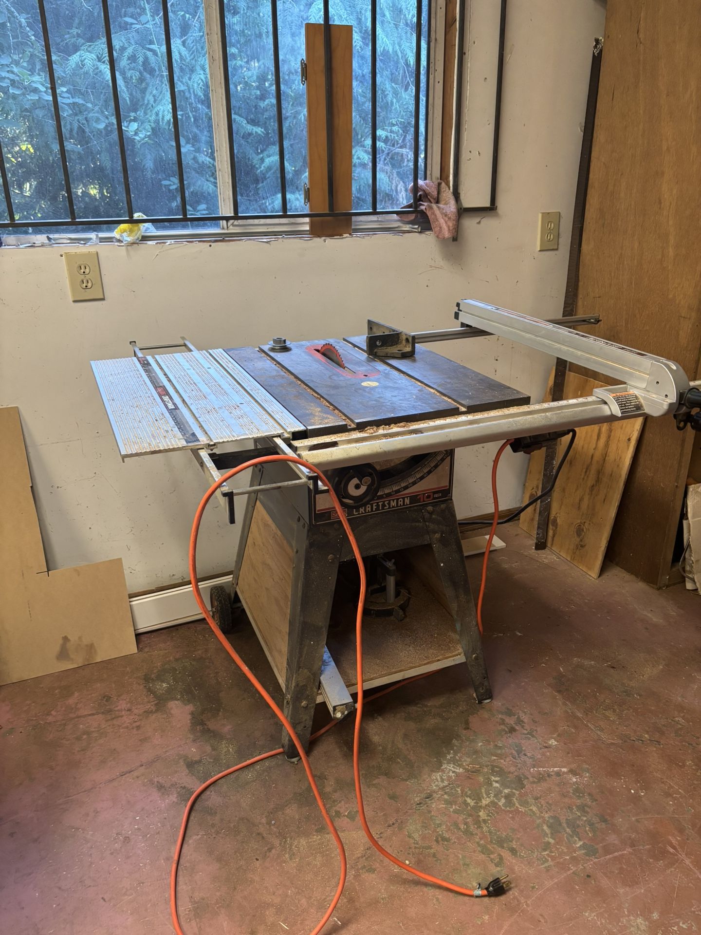 LOW PRICE MOVING- LARGE CRAFTSMEN TABLE SAW