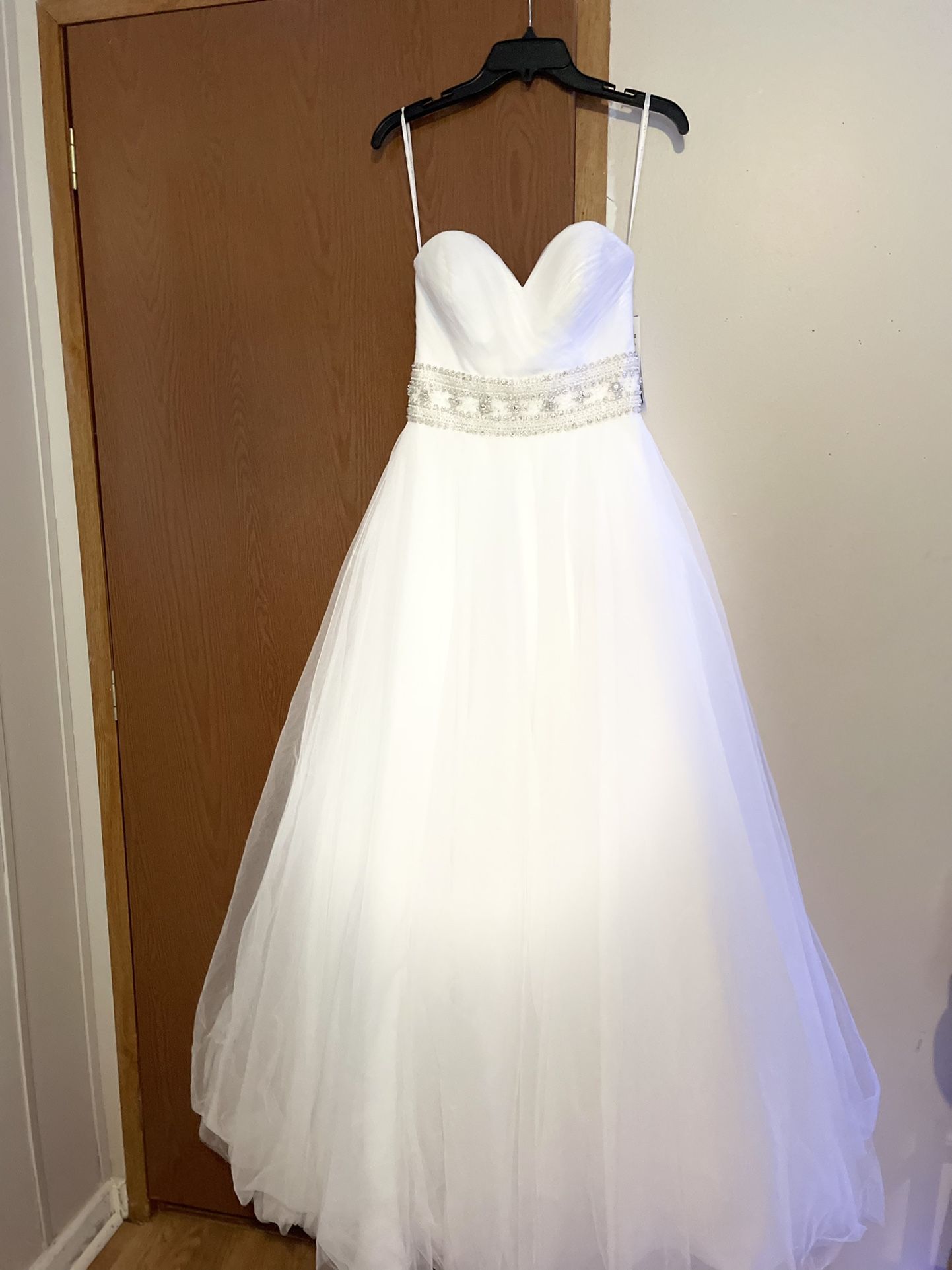 Size 6 Strapless Wedding Dress And Preservation Kit