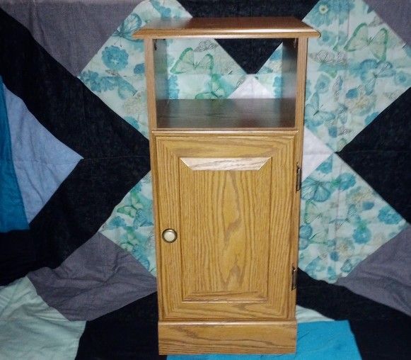 End Table/ Night Stand/ Small Shelf With Door