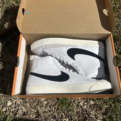 Blazer Mids Size 13 