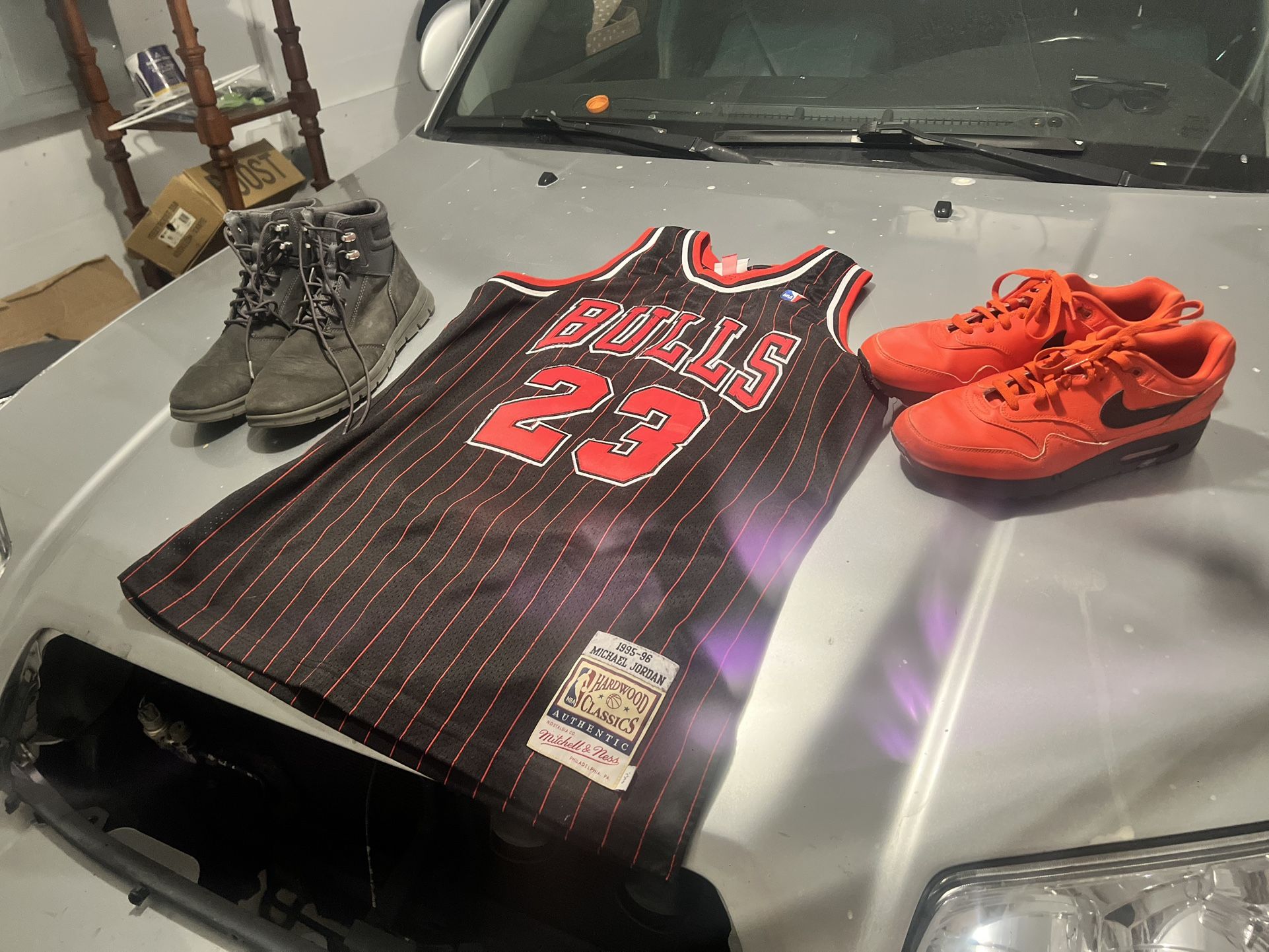JERSEY LIKE NEW AND SO ARE AIRMAX