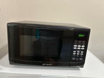 Microwave - 900 watt Emerson