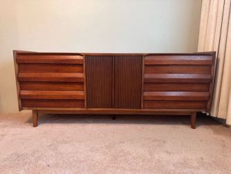 Lane First Edition Mid-Century Modern 9-Drawer Dresser / Credenza