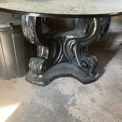 Really Nice Pedestal Table 