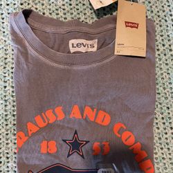 Men Levi’s Small Tshirt  