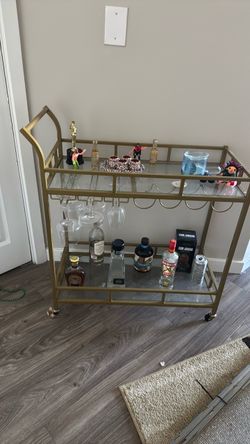Rolling bar car