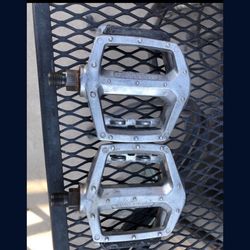 MONGOOSE DX STYLE PEDALS 1/2