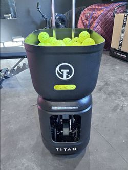 Titan Ace Pickleball Machine-As New, incl. 100 Franklin pickleballs and Tourna Pickup tube