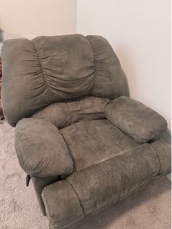 Comfortable Recliner Chair - Clean & Well Maintained