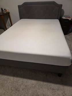 Move out sale HALF PRICE mattress Zinus Calm 8" Queen Tight Top Cooling Gel