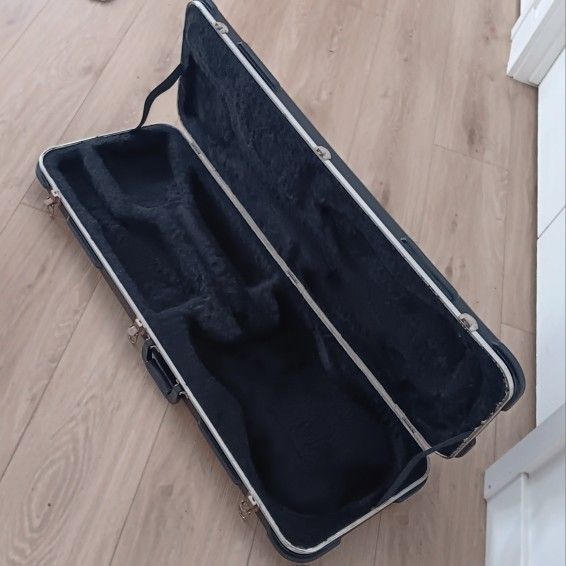 SKB Guitar Case with Keys