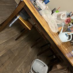 Dining Room Table + 4 Chairs