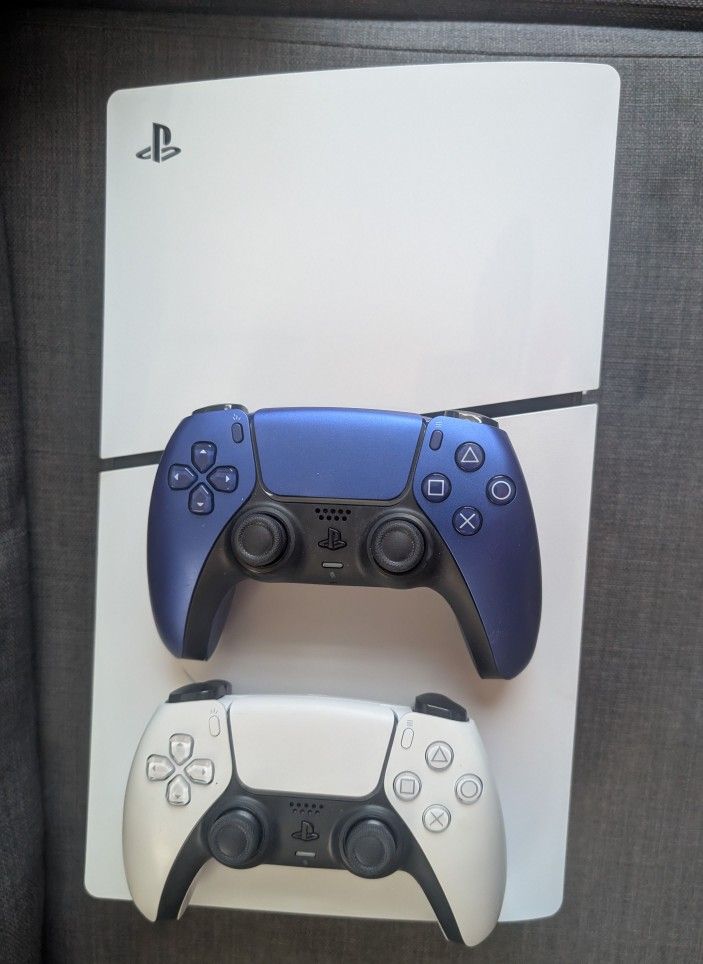 PlayStation 5 PS5 + 2 Controller + Disc