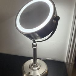 Natural Daylight LED Dual, Magnifying Mirror