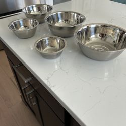 5 Piece Stainless Steele mixing bowl set