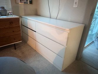 White 6 drawer ikea dresser (used and slightly broken)
