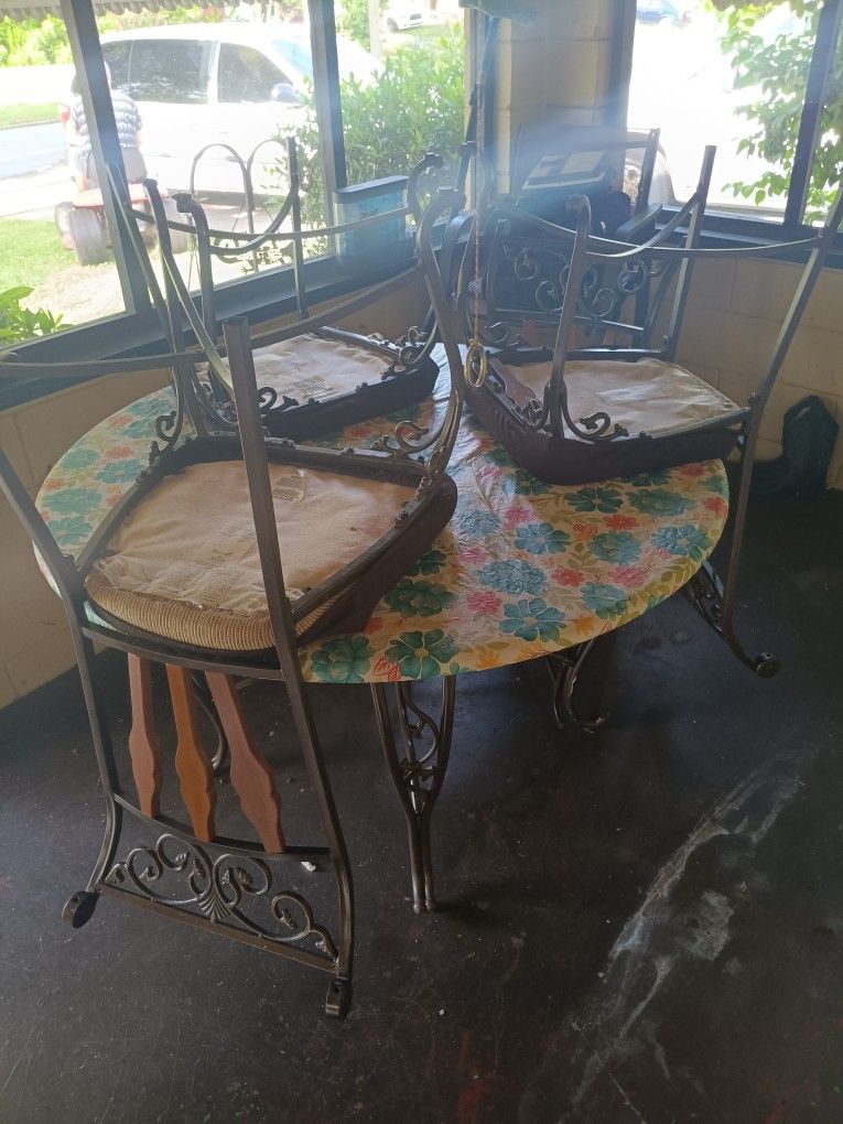 Free Dining Table