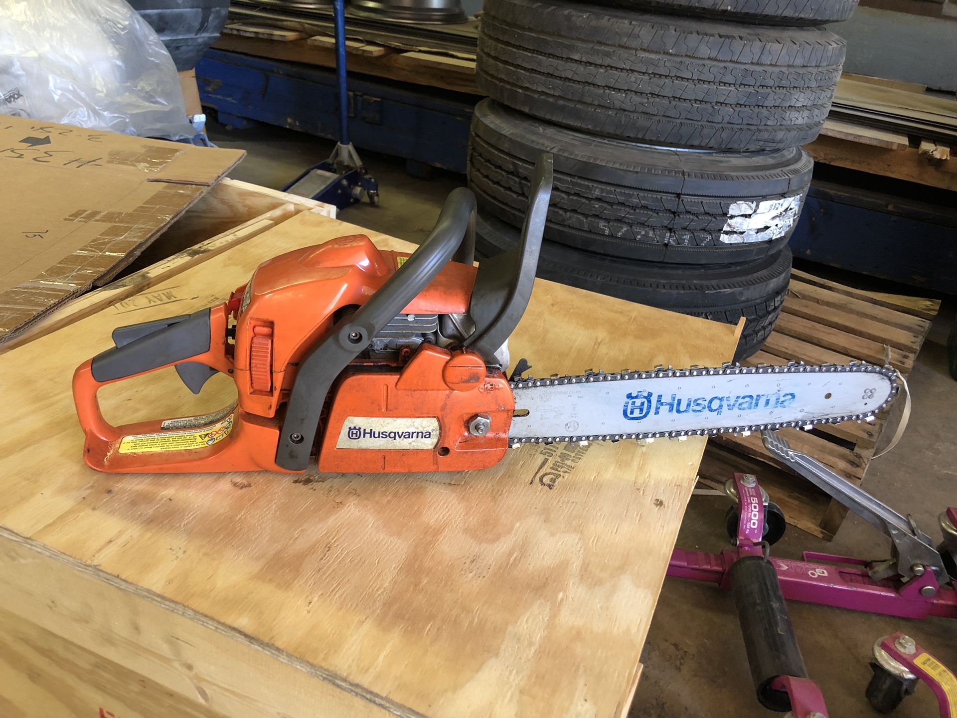 Husqvarna 435 X-Torq chainsaw excellent condition