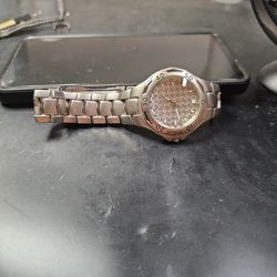 Reloj Muy Elegante Cara Gris 