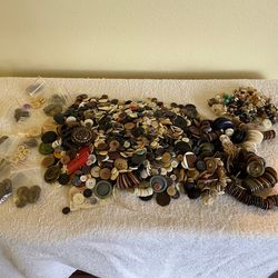 Vintage Buttons - 6 Pounds