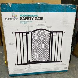 Summer by Ingenuity Modern Home Walk-Thru Safety Pet and Baby Gate, 28'-42' Wide, 30' Tall