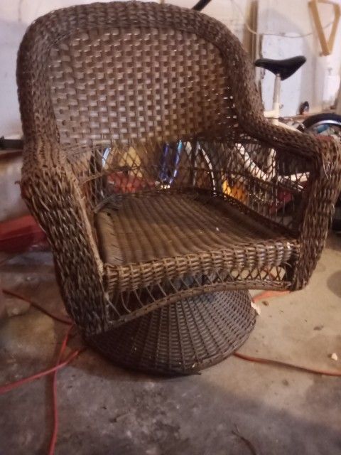 Resin Wicker Swivel Rocking Chair