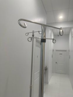 IV POLES -FREE