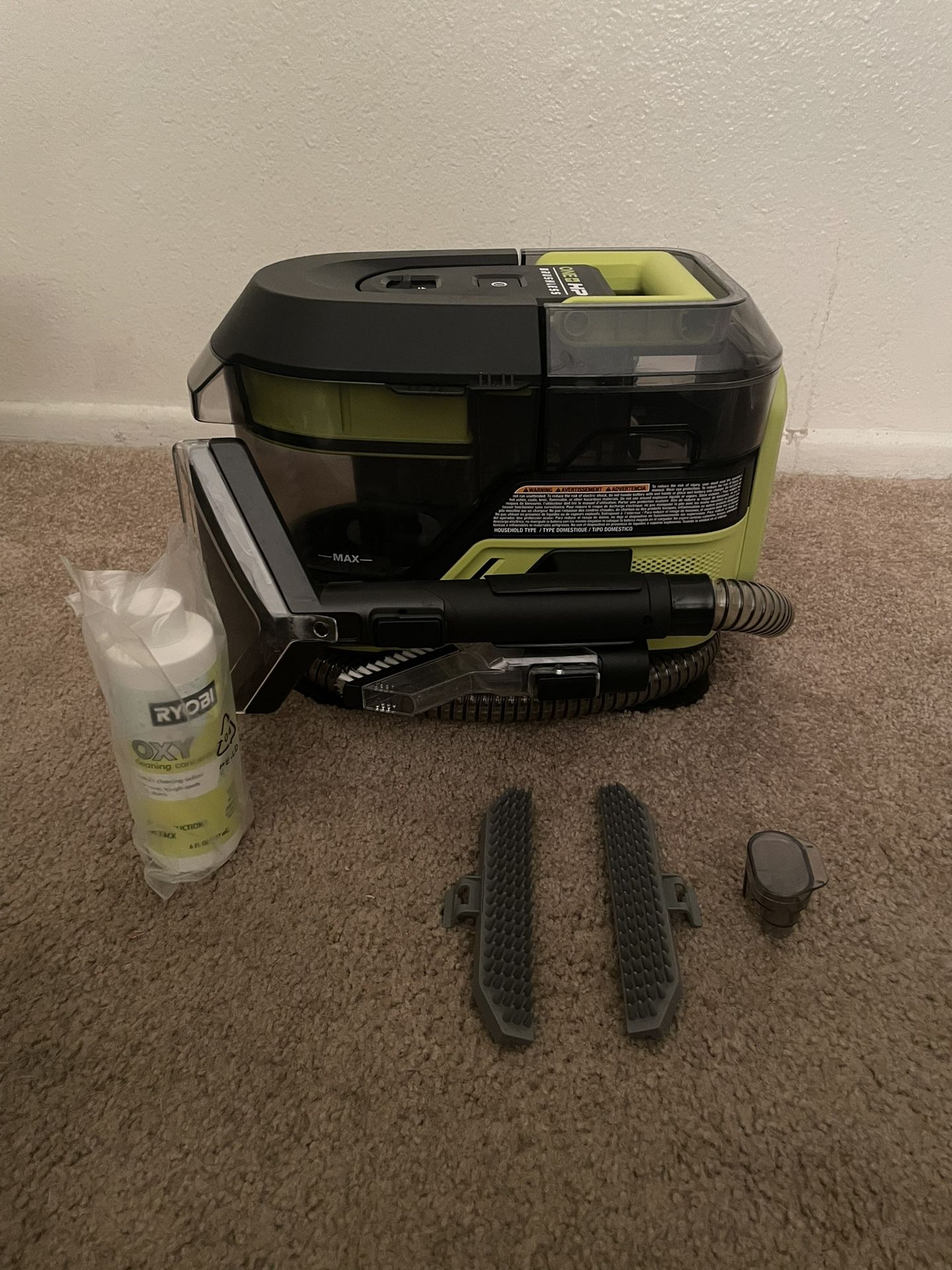 18 V SWIFTClean Mid-Size Spot Cleaner Kit