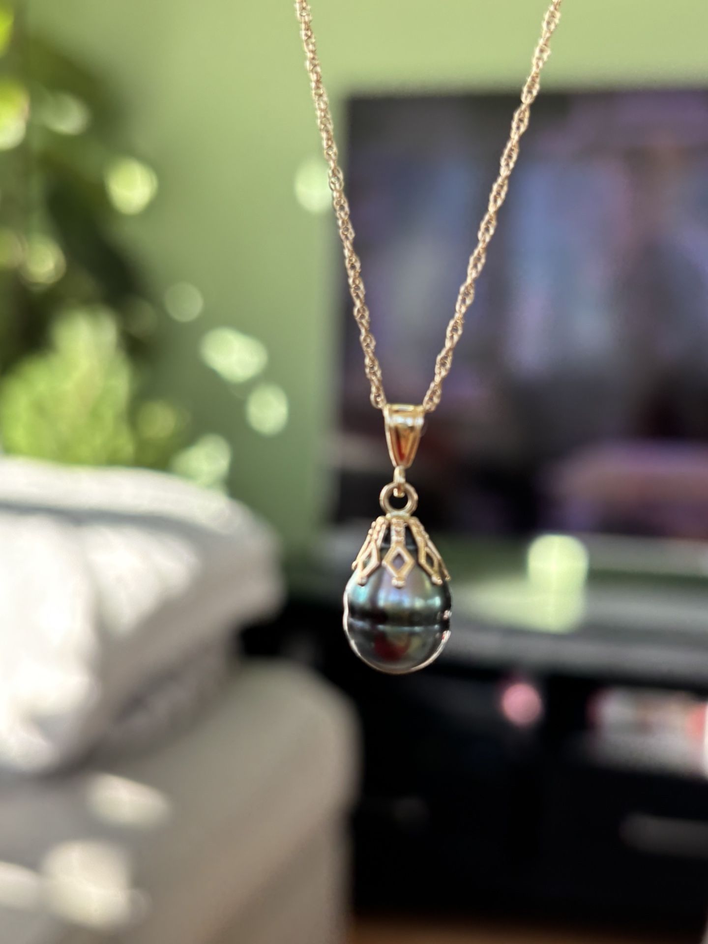 14K Black Pearl Pendant Necklace 