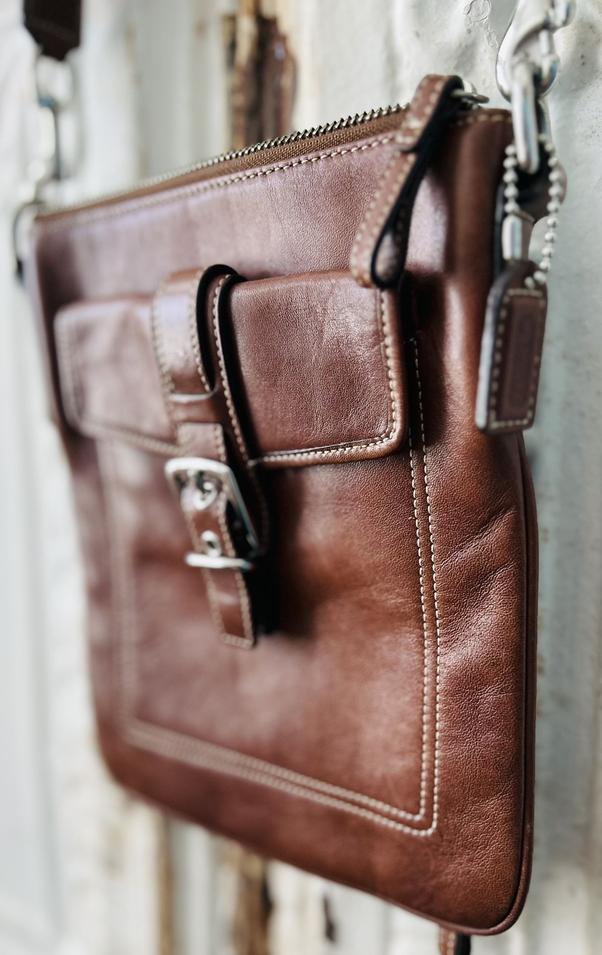 Vintage COACH Brown Leather Swing Pack Crossbody Small Thin Bag Adjustable