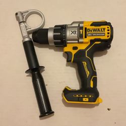 Brand New Dewalt 20 Volts XR Brushless Power Detect 1/2” Hammer Drill Driver 3 Speeds.     150 Firm on Price.   150 Firme en Precio.