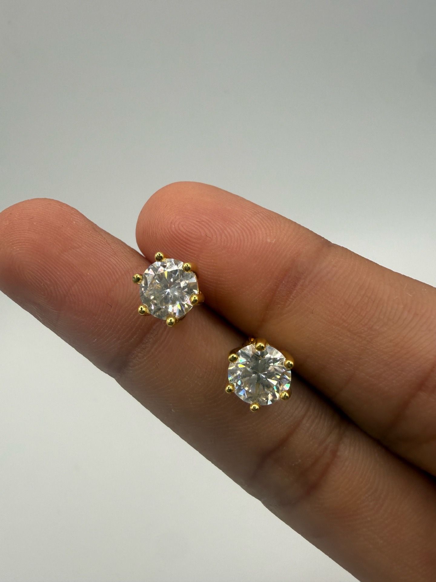 VVS1 Moissanite Stud Earrings Gold Plated 1ct
