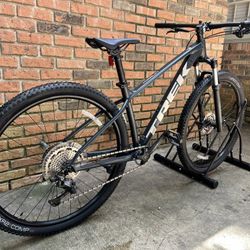 2021 Trek Marlin 7 - Mountain Bike