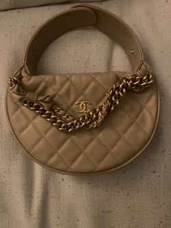 Preowned Chanel Shiny Caviar Quilted Bow Pouch Hobo