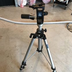 Manfrotto Tripod W/3047 Head